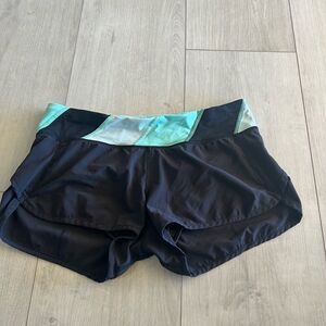 Lululemon Women Run Speed Short Black Light Green Size 6